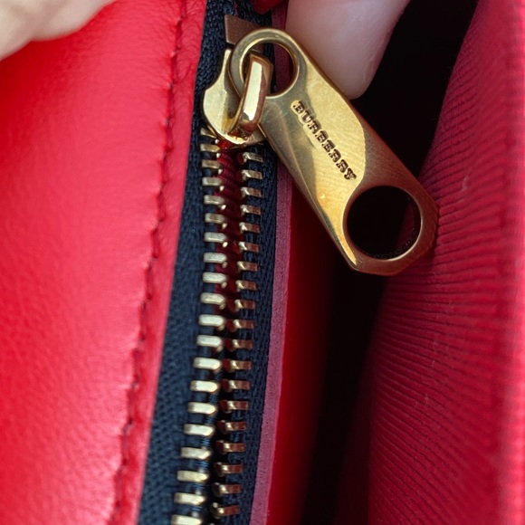 BURBERRY PATENT 1983 KNIGHT CHECK LINK SHOULDER BAG - Picture 6 of 12